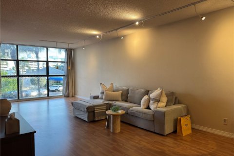 Condominio en venta en Hallandale Beach, Florida, 2 dormitorios, 99.87 m2 № 2062944 - foto 2