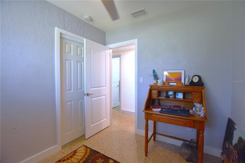 House in New Smyrna Beach, Florida 3 bedrooms, 73.58 sq.m. № 1636952 - photo 9