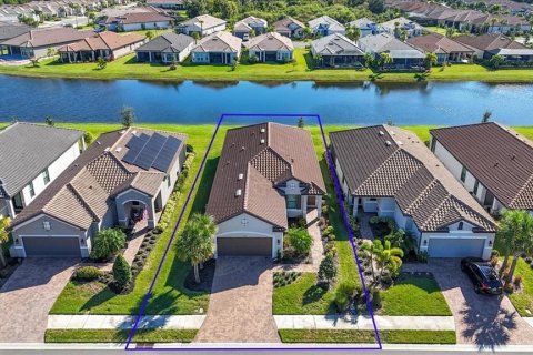 House in Palmetto, Florida 3 bedrooms, 168.34 sq.m. № 2425530 - photo 16