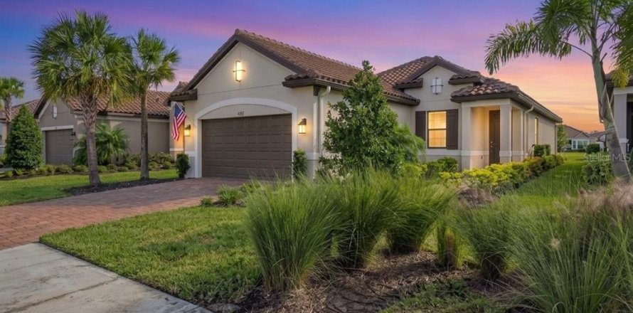 House in Palmetto, Florida 3 bedrooms, 168.34 sq.m. № 2425530