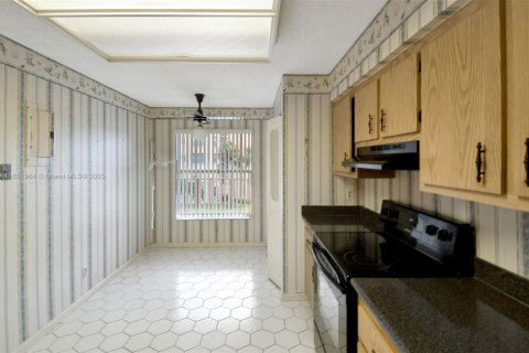 Condo in Delray Beach, Florida, 2 bedrooms  № 1858691 - photo 17