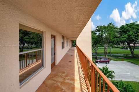 Condo in Delray Beach, Florida, 2 bedrooms  № 1858691 - photo 9