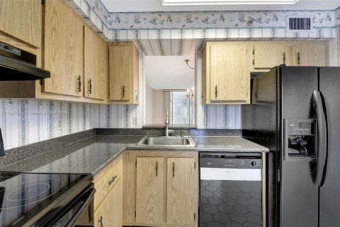 Condo in Delray Beach, Florida, 2 bedrooms  № 1858691 - photo 18