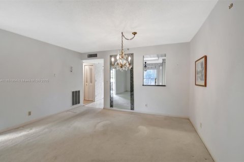 Condo in Delray Beach, Florida, 2 bedrooms  № 1858691 - photo 21