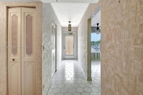 Condo in Delray Beach, Florida, 2 bedrooms  № 1858691 - photo 12