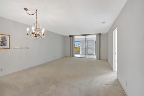 Condo in Delray Beach, Florida, 2 bedrooms  № 1858691 - photo 19