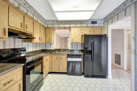 Condo in Delray Beach, Florida, 2 bedrooms  № 1858691 - photo 15