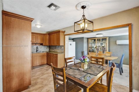 Casa en venta en Pompano Beach, Florida, 3 dormitorios, 110.55 m2 № 1845932 - foto 9