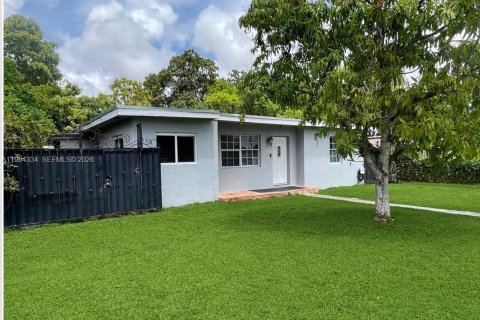 Casa en venta en Miami, Florida, 3 dormitorios, 93.65 m2 № 2062839 - foto 1