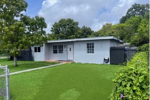 Casa en venta en Miami, Florida, 3 dormitorios, 93.65 m2 № 2062839 - foto 3