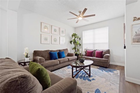 House in Haines City, Florida 7 bedrooms, 262.45 sq.m. № 1910737 - photo 4