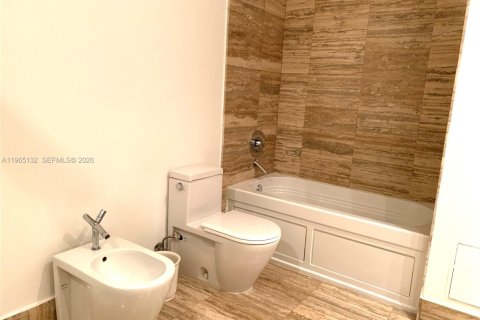 Condo in Sunny Isles Beach, Florida, 2 bedrooms  № 2052841 - photo 24