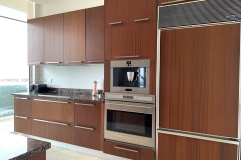 Condo in Sunny Isles Beach, Florida, 2 bedrooms  № 2052841 - photo 12