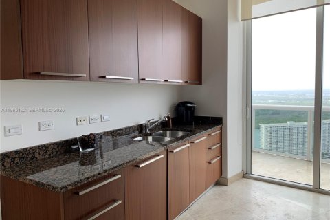 Condo in Sunny Isles Beach, Florida, 2 bedrooms  № 2052841 - photo 13