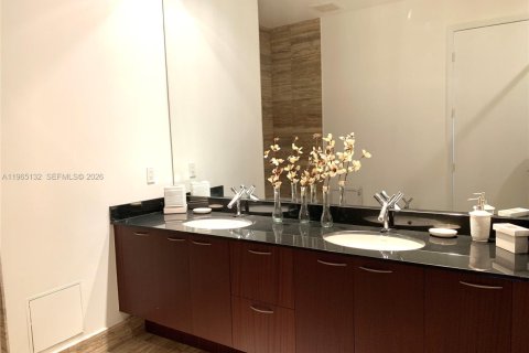 Condo in Sunny Isles Beach, Florida, 2 bedrooms  № 2052841 - photo 20