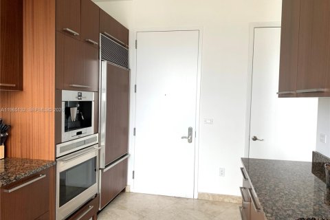 Condo in Sunny Isles Beach, Florida, 2 bedrooms  № 2052841 - photo 16