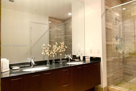 Condo in Sunny Isles Beach, Florida, 2 bedrooms  № 2052841 - photo 21