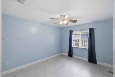 House in Cutler Bay, Florida 4 bedrooms, 165.55 sq.m. № 2411966 - photo 18