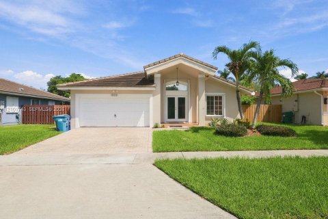 House in Cutler Bay, Florida 4 bedrooms, 165.55 sq.m. № 2411966