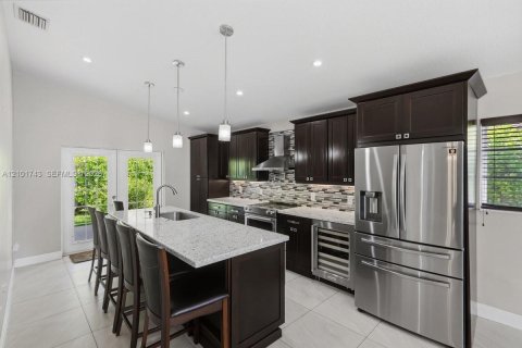House in Cutler Bay, Florida 4 bedrooms, 165.55 sq.m. № 2411966 - photo 12