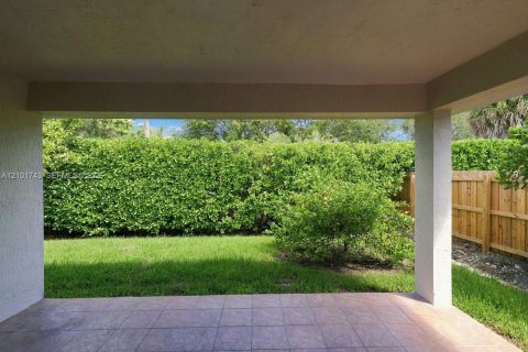 House in Cutler Bay, Florida 4 bedrooms, 165.55 sq.m. № 2411966 - photo 30
