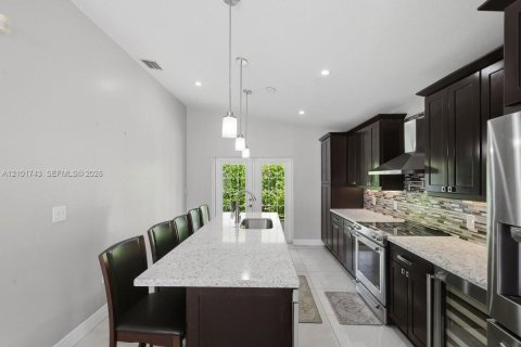 House in Cutler Bay, Florida 4 bedrooms, 165.55 sq.m. № 2411966 - photo 11