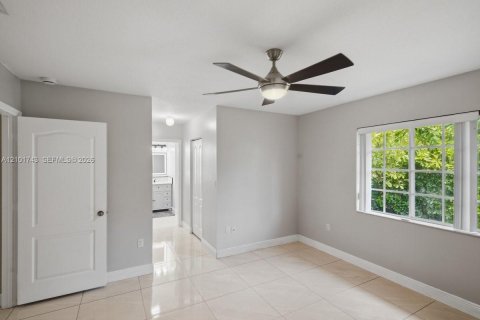 House in Cutler Bay, Florida 4 bedrooms, 165.55 sq.m. № 2411966 - photo 23