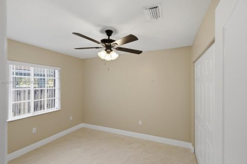 House in Cutler Bay, Florida 4 bedrooms, 165.55 sq.m. № 2411966 - photo 27