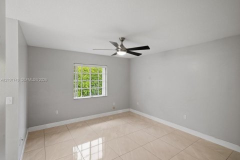 House in Cutler Bay, Florida 4 bedrooms, 165.55 sq.m. № 2411966 - photo 22
