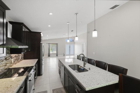 House in Cutler Bay, Florida 4 bedrooms, 165.55 sq.m. № 2411966 - photo 15