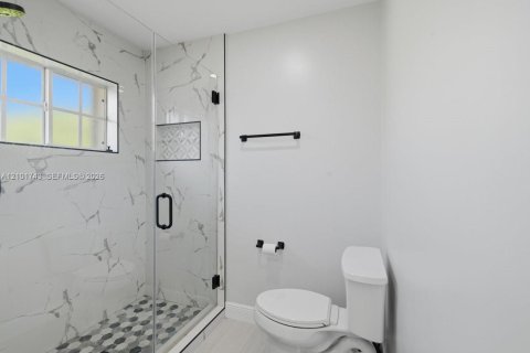 House in Cutler Bay, Florida 4 bedrooms, 165.55 sq.m. № 2411966 - photo 26