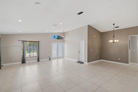 House in Cutler Bay, Florida 4 bedrooms, 165.55 sq.m. № 2411966 - photo 9