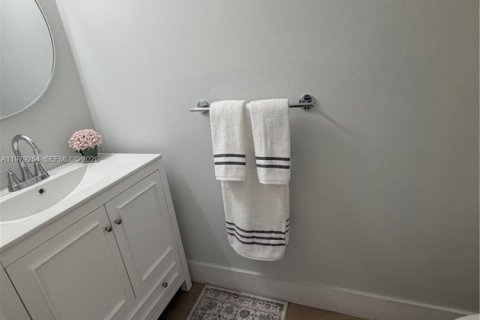 Casa en alquiler en Sunrise, Florida, 3 dormitorios, 151.24 m2 № 2064419 - foto 14