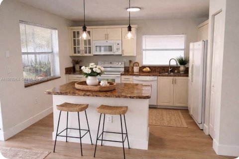 Casa en alquiler en Sunrise, Florida, 3 dormitorios, 151.24 m2 № 2064419 - foto 8