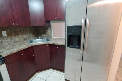 Condo in Miami, Florida, 1 bedroom  № 1697918 - photo 10