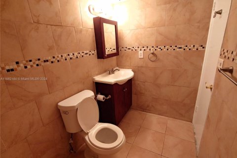 Condo in Miami, Florida, 1 bedroom  № 1697918 - photo 19