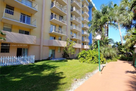 Condo in Miami, Florida, 1 bedroom  № 1697918 - photo 28
