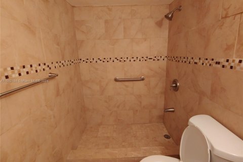 Condo in Miami, Florida, 1 bedroom  № 1697918 - photo 18