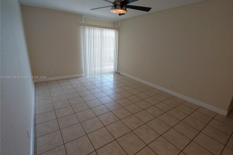 Condo in Miami, Florida, 1 bedroom  № 1697918 - photo 5