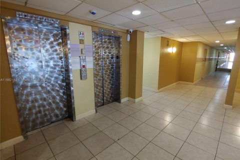 Condo in Miami, Florida, 1 bedroom  № 1697918 - photo 30