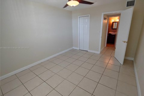 Condo in Miami, Florida, 1 bedroom  № 1697918 - photo 15