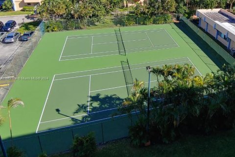 Condo in Miami, Florida, 1 bedroom  № 1697918 - photo 25