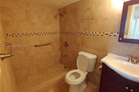 Condo in Miami, Florida, 1 bedroom  № 1697918 - photo 17