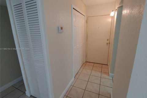 Condo in Miami, Florida, 1 bedroom  № 1697918 - photo 8