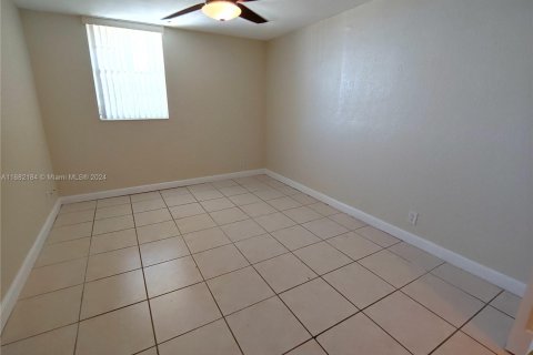 Condo in Miami, Florida, 1 bedroom  № 1697918 - photo 13