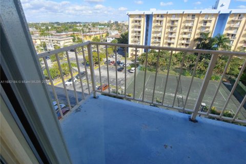Condo in Miami, Florida, 1 bedroom  № 1697918 - photo 20