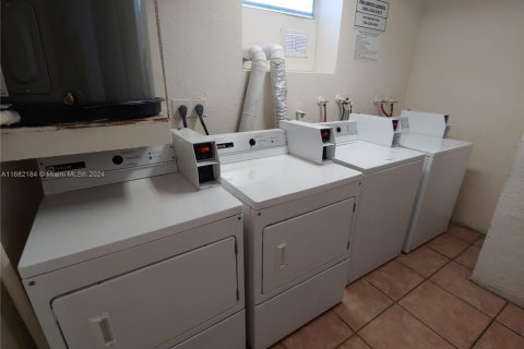 Condo in Miami, Florida, 1 bedroom  № 1697918 - photo 27
