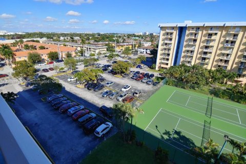 Condo in Miami, Florida, 1 bedroom  № 1697918 - photo 21