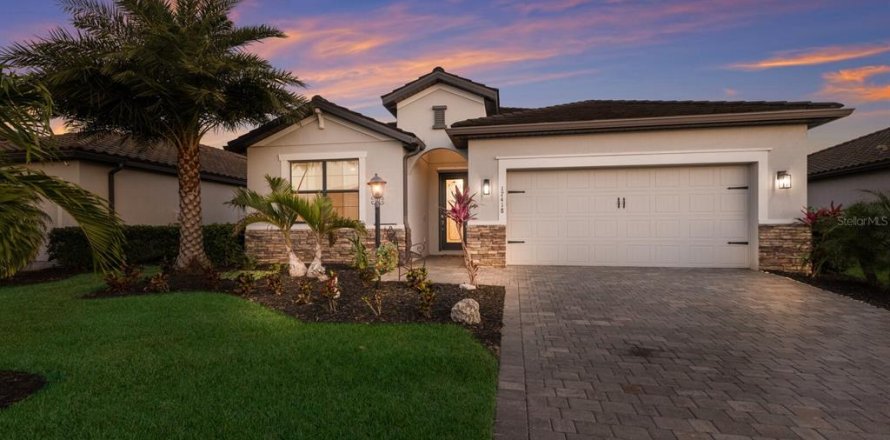House in Lakewood Ranch, Florida 3 bedrooms, 204.2 sq.m. № 1653829