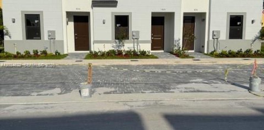 Villa ou maison à Florida City, Floride 4 chambres, 141.58 m2 № 2257358